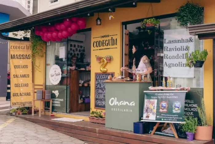 Atendente de loja de produtos gastronômicos Campeche