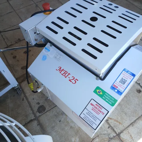 Masseira lenta 25 kg marca gastromaq semi nova