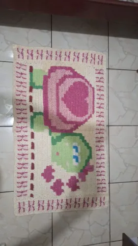 Vendo tapete de crochê de tartaruga. 1,60 x 114 M . ( aceito proposta)
