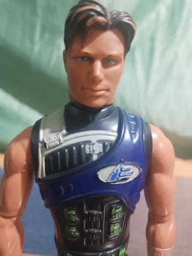 Lote de bonecos Max Steel Turbo.um é do ano 98 relíquia para colecionadores ou criança... 