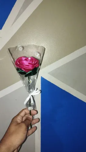 Rosa unitária de cetim
