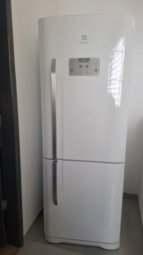 Vendo geladeira Electrolux DB52X