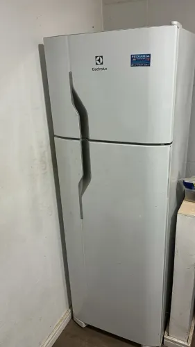 Geladeira Electrolux DC35A 260 Litros MUITO NOVA