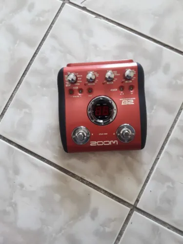 Pedaleira zoom B2 para contrabaixo 