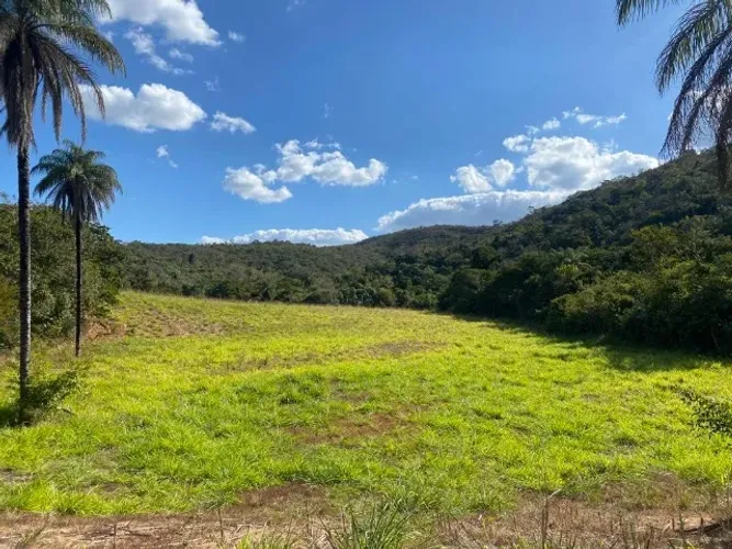 Fazenda 120 ha, córrego grande, três nascentes, duas lagoas, casa antiga, Jaboticatubas.