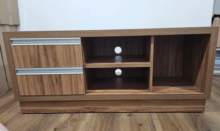 Rack para TV em Madeira com Gavetas e Nichos - Excelente Estado