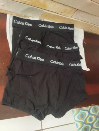 Três cuecas Boxer Calvin Klein 