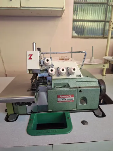 Máquina Interloque Industrial Yamato Z361-4DF - Funcionando