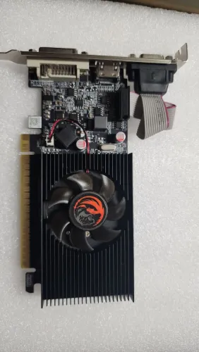 PLACA DE VÍDEO PCYES GEFORCE G210 1GB DDR3 - COMPLETA COM CD DE DRIVERS E KIT LOW PROFILE