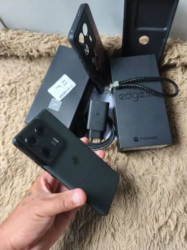 Vendo Motorola Edge 50 Ultra 5G 512GB e 12+12 de Ram Novo caixa capa e tudo