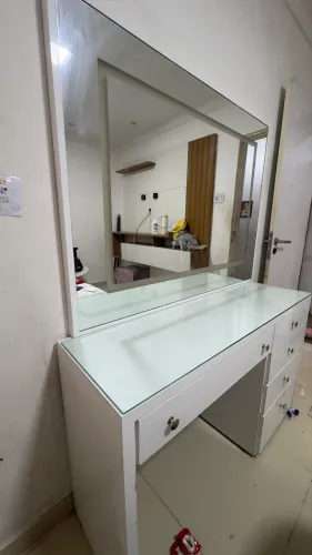 Penteadeira com espelho em led 