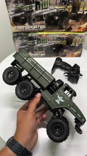 Carrinho de controle remoto 4x4