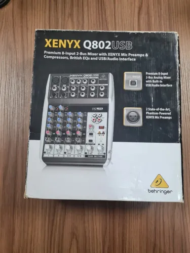 Mesa de som Behringer XENYX Q802USB Premium 8-Input 2-Bus