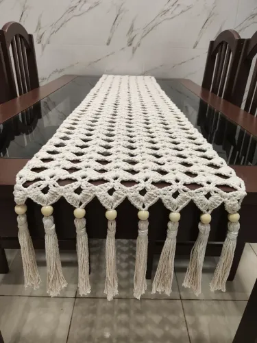 Trilho de mesa em crochê 