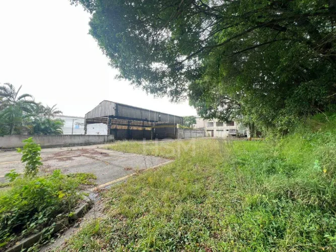 Terreno Comercial ou Industrial 1.100m² ao Lado da Via Anchieta Ideal para Transportadora