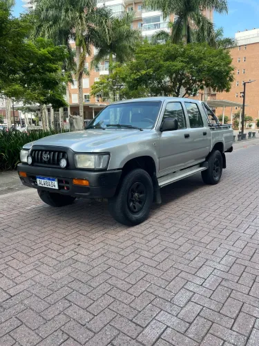 Toyota Hilux CD DX 4X2 3.0 8V 90cv Diesel 2004