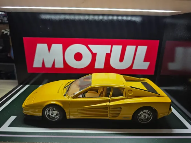 Miniatura 1.18 Ferrari Testarossa amarela Burago cor rara seminova
