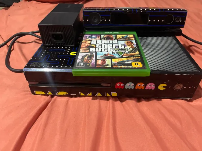 Xbox one FAT + Kinect + GTA 5 mídia física (sem controle)