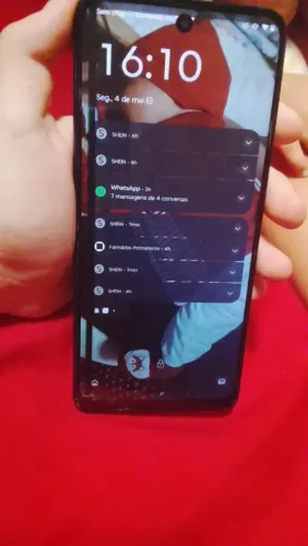 Celular motoE 15 para ajeitar a tela 