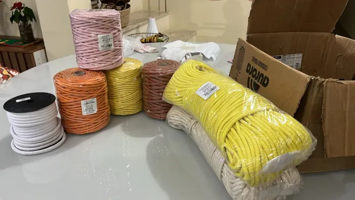Vendo todos esses cordão de algodão de 100 mts cada rolo , para fazer cestaria