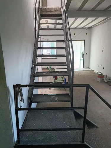 Vende-se escada