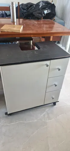 Armario com rodinhas 