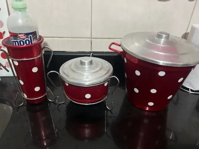 Jogo com lixeira porta esponja e porta detergente  em inox de ótima qualidade 