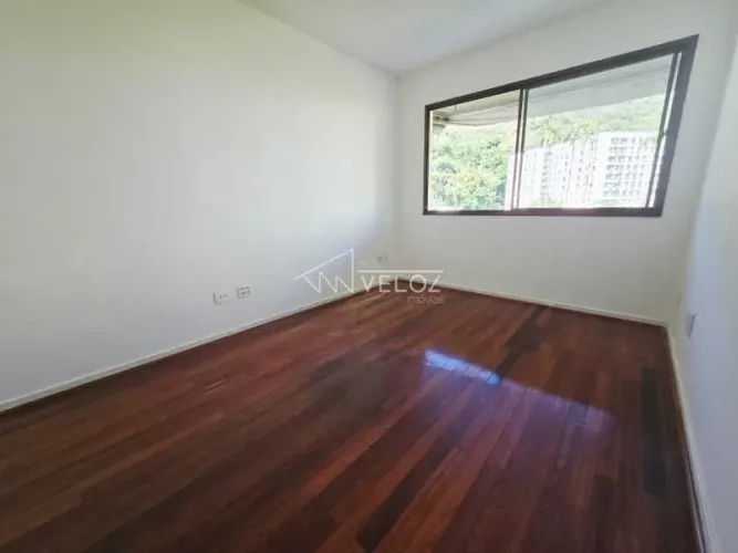 Apartamento : / Residencial / Cosme Velho