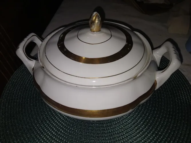 Belíssima sopeira em porcelana Barão do Rio Branco