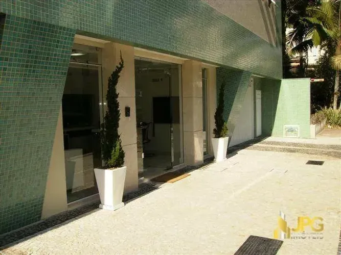 Sala comercial á venda no centro de Balneário Camboriú