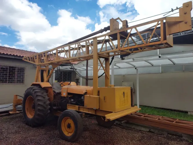 TRATOR VALMET 85 ID PERFURAÇÃO DE SOLO 