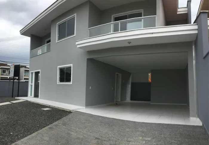 ALUGA CASA GEMINADO ESQUINA AMÉRICA JOINVILLE