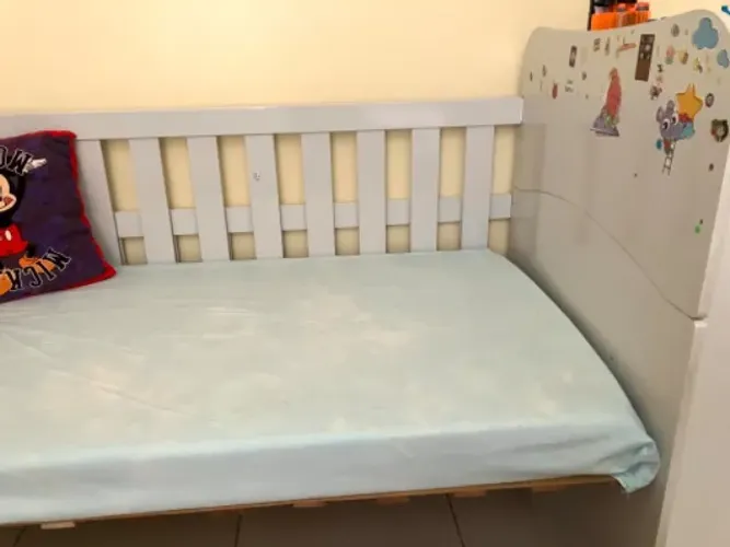 Berço e colcha em bom estado