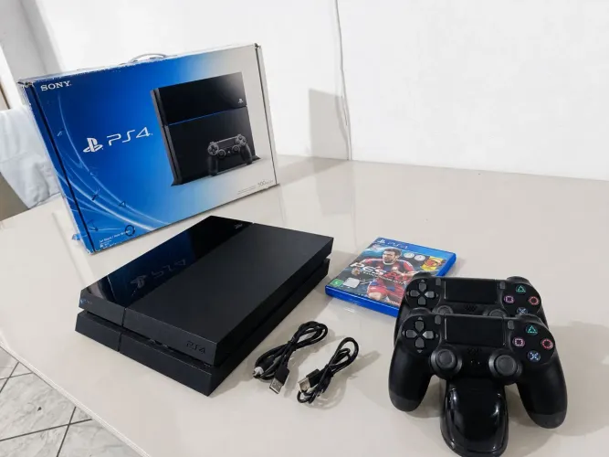 PS4 Fat 500GB + 2 Controles, PES 2015 e Acessórios
