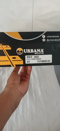 vende-se 2 pares de bota 1 masculino, tamanho 41 e 1 feminino tamanho 36
