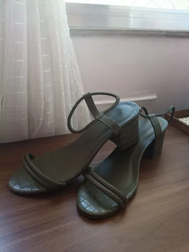 Sandália Salto Bloco Croco Verde Militar- Tamanho 38