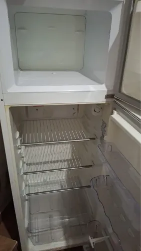 Vendo geladeira em ótimo estado 900,00