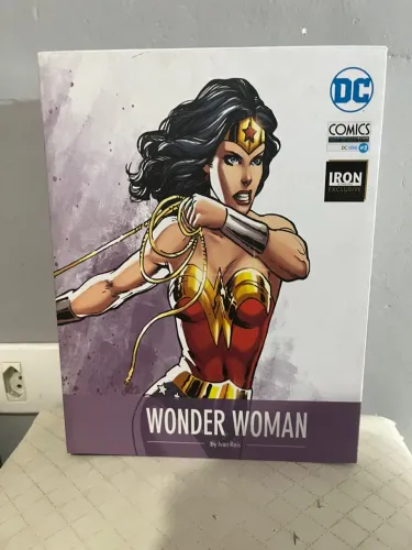 Estátua Mulher Maravilha Iron studios  DC comics Ivan Reis 