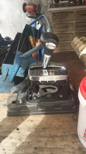 Semi eixo, alavanca de câmbio, pedaleira e conversor de torque. Golf 2.0 2002. Automático.