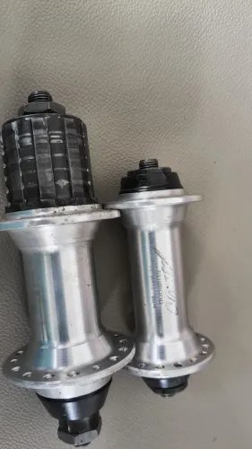Par de cubos Shimano alívio 32 furos