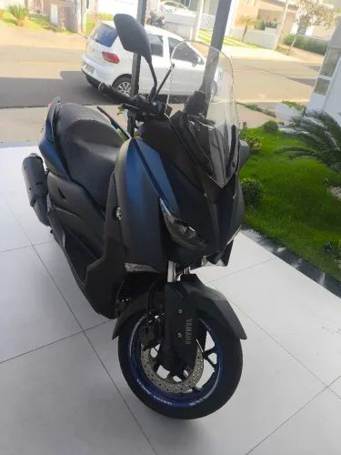Vendo Xmax 250 Azul 24500 km