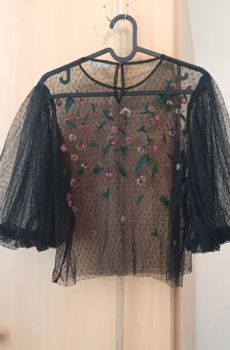 blusa ZARA em tule com bordado