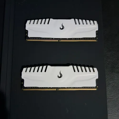 1x Memória RAM Rise Mode Z, 8GB, 3200MHz, DDR4, CL19, Branco-RM-D4-8G-3200ZW-  KABUM-1ANO-