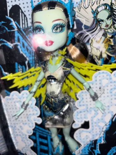 Frankie Stein Voltageous Monster High