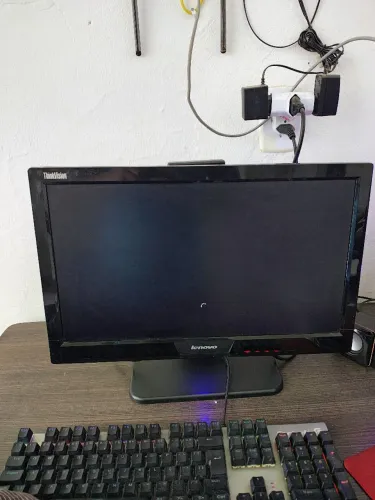 Vendo monitor Lenovo ThinkVision 21'' articulado
