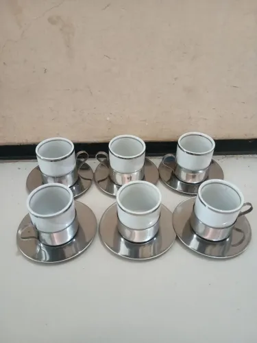 Conjunto de xícaras para café em porcelana e inox