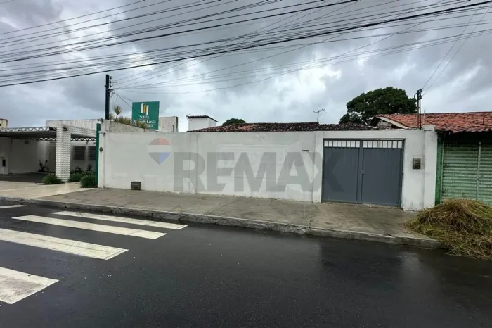 Casa Comercial no Centro, em Frente ao IFAL R$ 550.000,00