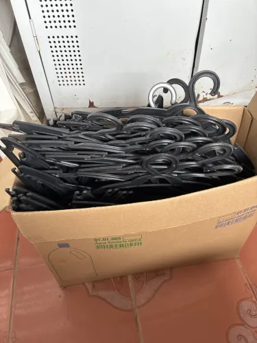 Caixa com Cabides - (+-) 50