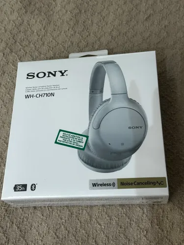 Fone de ouvido sem fio Sony WH-CH710N na caixa lacrada