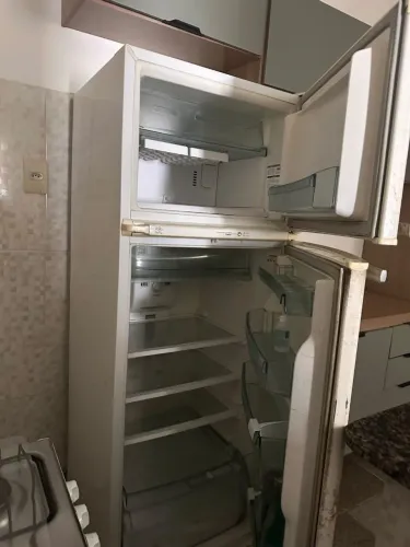Vende-se geladeira